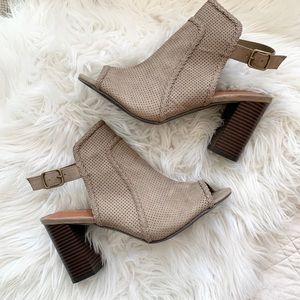 MIA Pat Perforated Heeled Taupe Sandal | NWT | 7.5